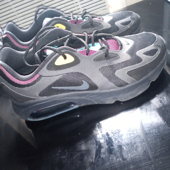 Nike - Picture 2 of 3